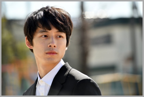 坂口健太郎の家族構成 父親は他界 母親は元女優 姉が教師という噂も Nagg Blog